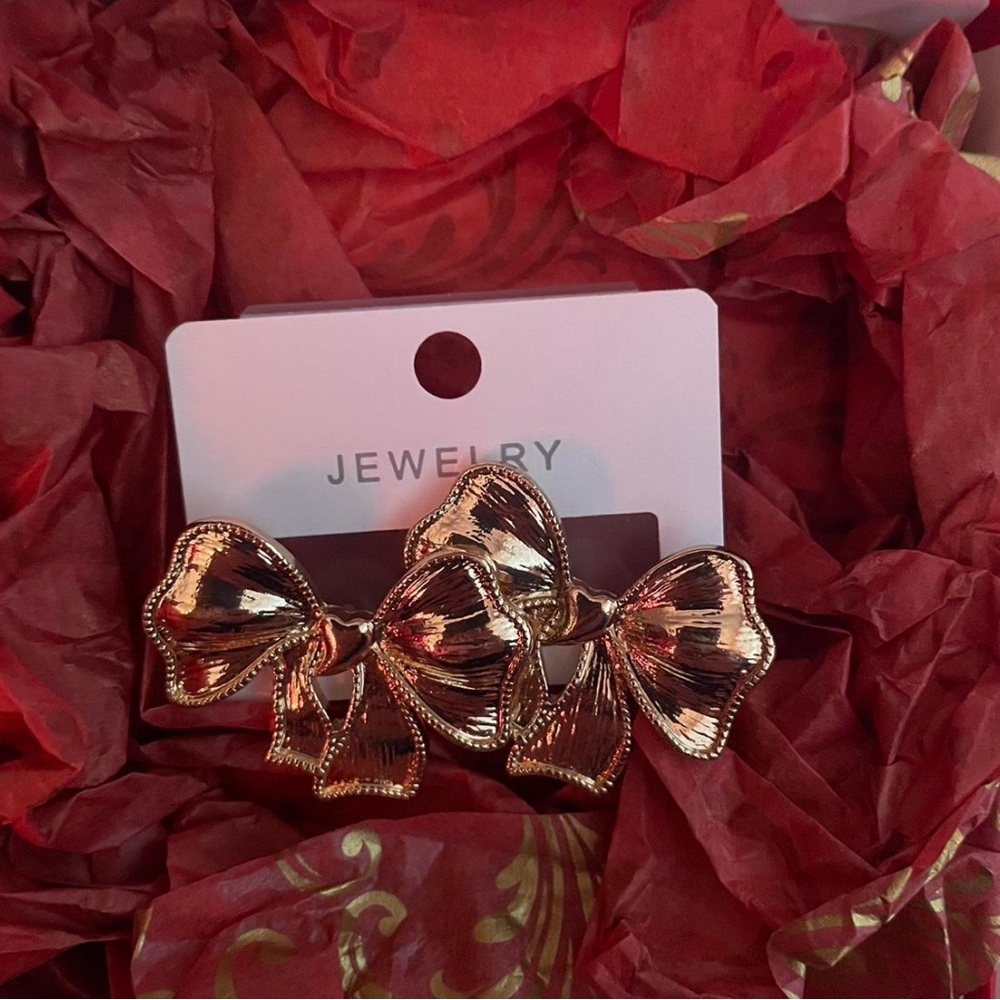 Elegant Gold Bow Earrings